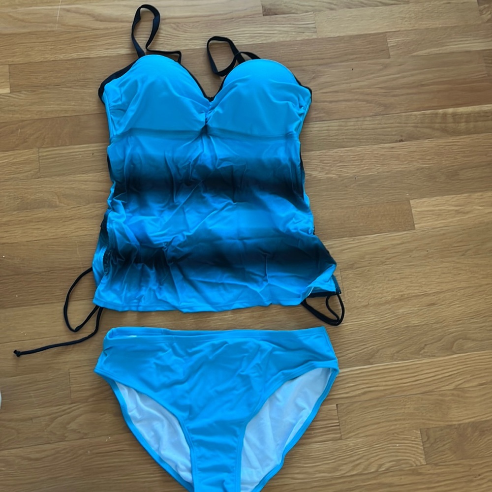 🌴☀️ Summer / Vacation Ready☀️🌴 2pc Ombré Tankini Bathing Suit
